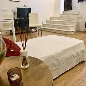 Casa Con Giardinetto Al Centro Di Appartamento Roma